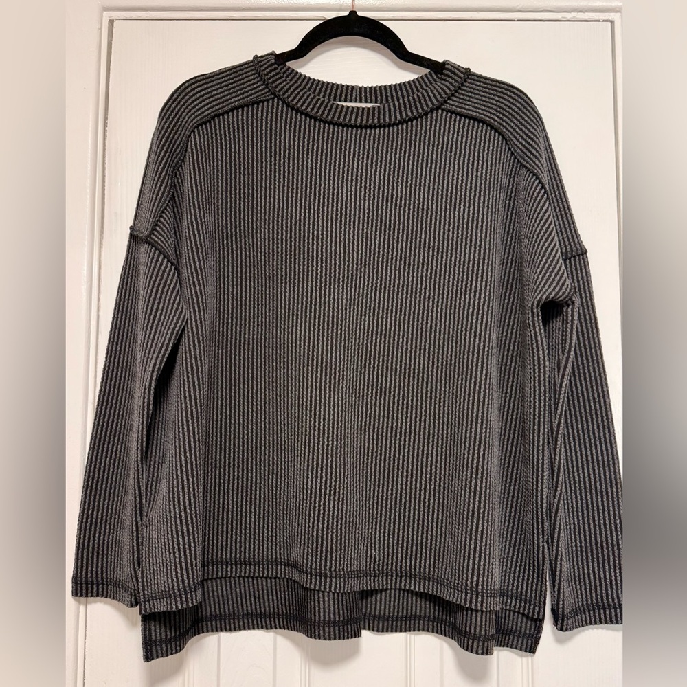 Zenana Outfitters Black and White Ribbed Top - Picture 3 of 8